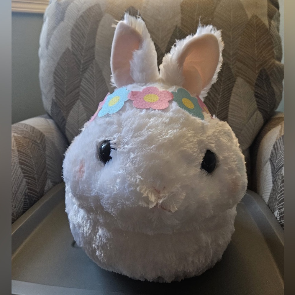 USA DAMA CHAN PLUSH NWT Bunny